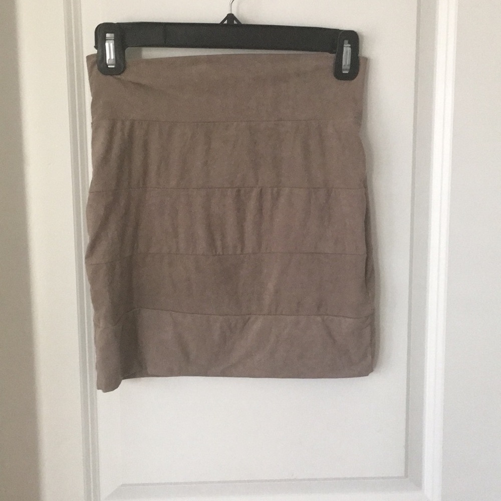 Fitted skirt